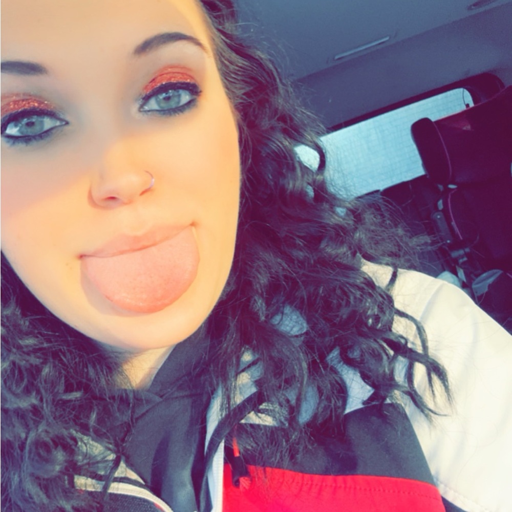 Meet your Posher, Kassandra